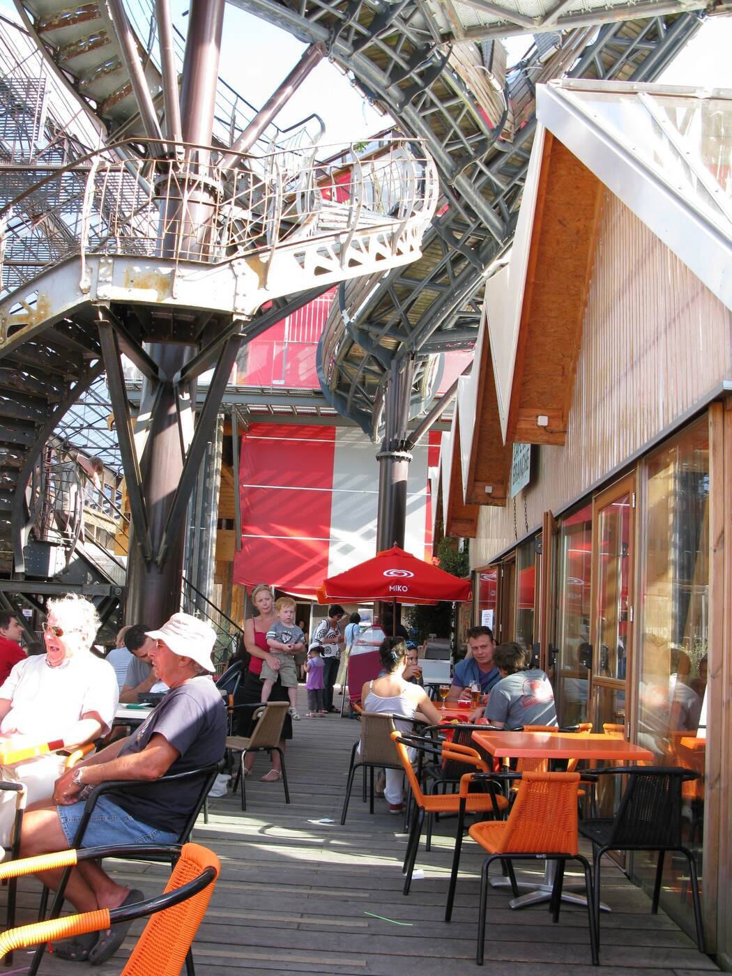 Photographie originale d’une terrasse à Nantes, prise le 18 juillet 2010 à 17 h 36